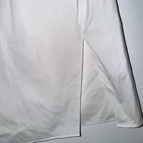 White Sleeveless Spread Collar Button Down Blouse - Picture 4 of 8